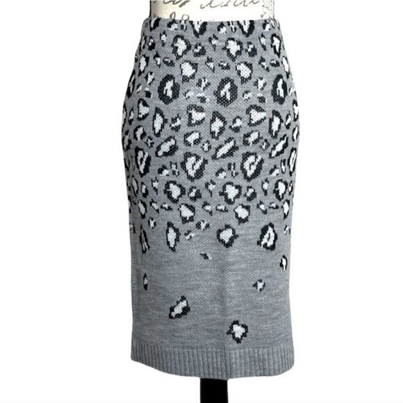 𝅺Express cheetah‎ leopard print stretch sweater skirt comfy size medium - Picture 1 of 8
